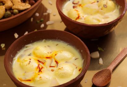 Rasgulla With Rabri